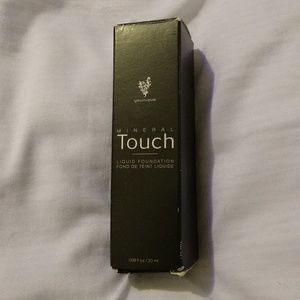 Younique Mineral Touch Foundation